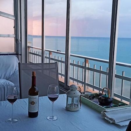 Blue Double Private Room At Front Beach - Habitacion Doble En La Playa บาเลนเซีย ภายนอก รูปภาพ