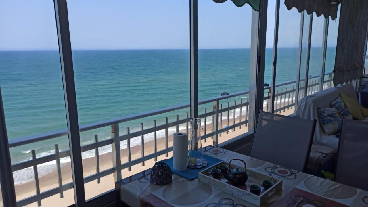 Blue Double Private Room At Front Beach - Habitacion Doble En La Playa บาเลนเซีย ภายนอก รูปภาพ