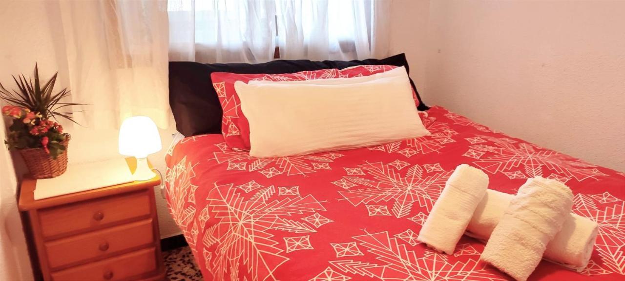 Blue Double Private Room At Front Beach - Habitacion Doble En La Playa บาเลนเซีย ภายนอก รูปภาพ