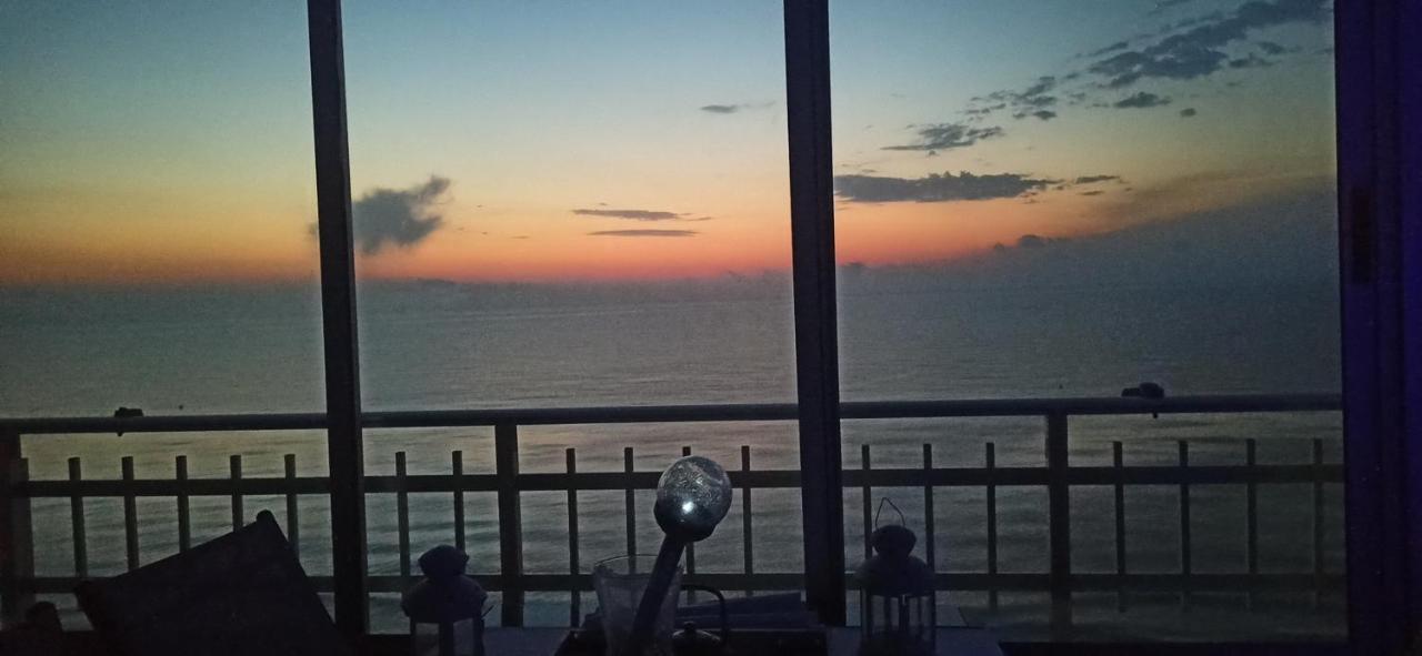 Blue Double Private Room At Front Beach - Habitacion Doble En La Playa บาเลนเซีย ภายนอก รูปภาพ