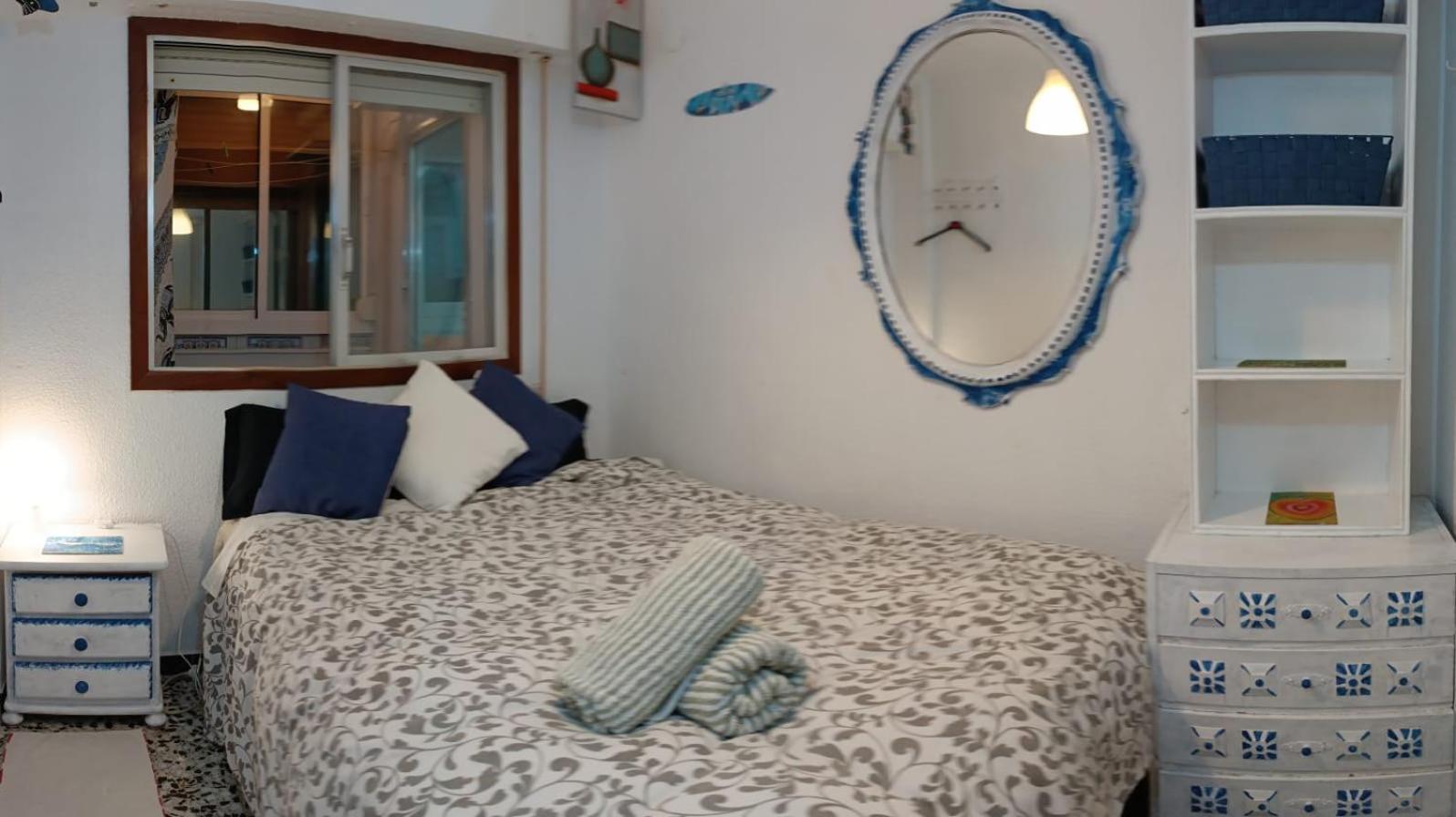 Blue Double Private Room At Front Beach - Habitacion Doble En La Playa บาเลนเซีย ภายนอก รูปภาพ
