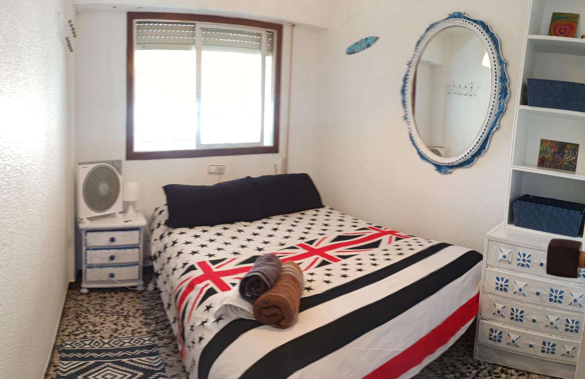 Blue Double Private Room At Front Beach - Habitacion Doble En La Playa บาเลนเซีย ภายนอก รูปภาพ