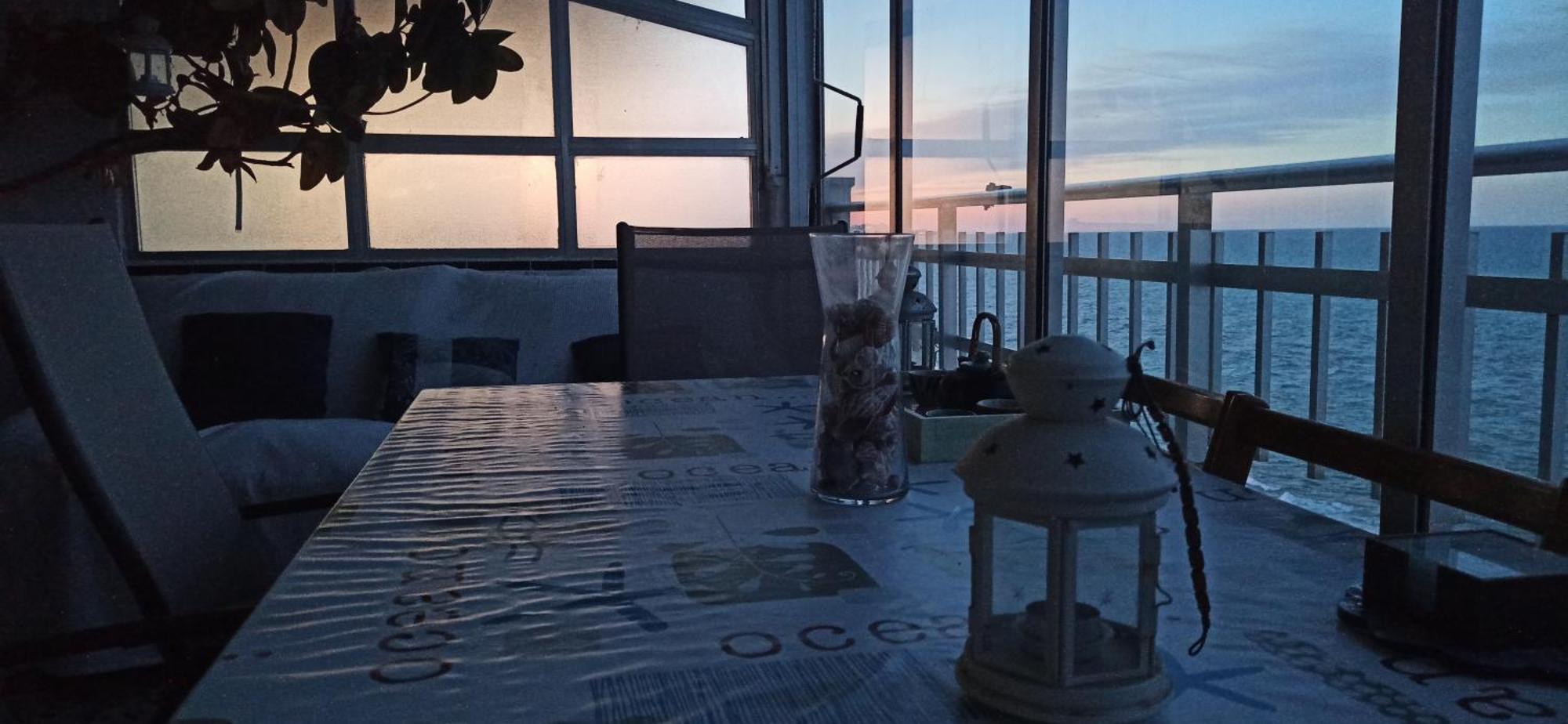 Blue Double Private Room At Front Beach - Habitacion Doble En La Playa บาเลนเซีย ภายนอก รูปภาพ